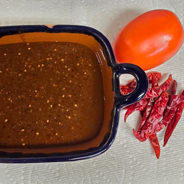 SALSA DE TOMATE Y CHILE DE ÁRBOL ASADA