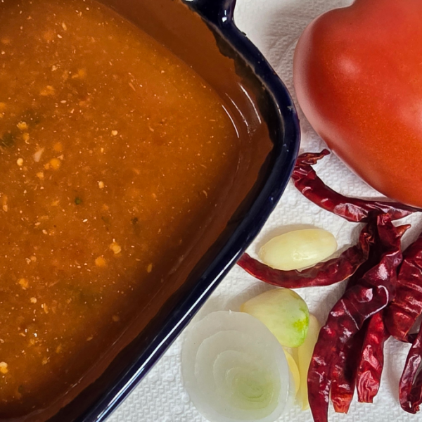 SALSA DE TOMATE Y CHILE DE ÁRBOL GUISADA